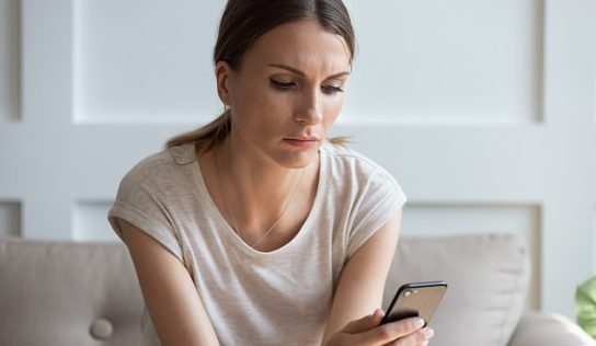 Mysterious texts you should never reply to as thousands of Aussies inundated with bizarre messages 