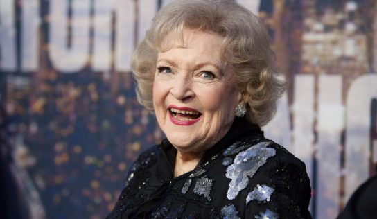 26 Famous Faces We Lost in 2021