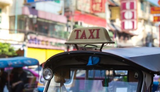 10 Common Scams Tourists Fall For