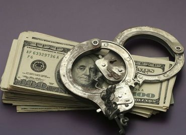 Ex-Schwab Rep Who Bilked His Dad, Other Clients Gets 16-Plus Years in Prison