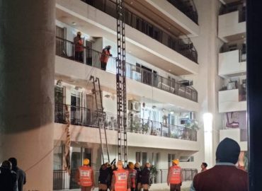 2 dead, bureaucrat rescued; FIR against builder