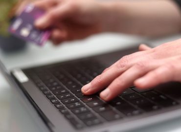 Cost of living: Struggling families are targeted by fast loan scam