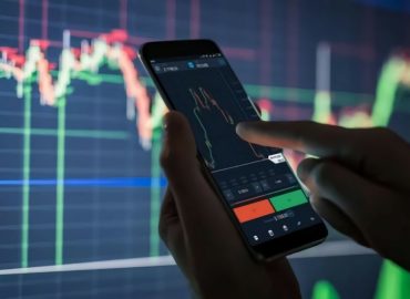 Invesco QQQ Trust, Series 1 (NASDAQ:QQQ), SPDR S&P 500 (ARCA:SPY) – S&P 500, Nasdaq Futures Surge After Inflation Report Routed Markets On Tuesday — Nikola, JNJ, SoFi Stocks In Focus