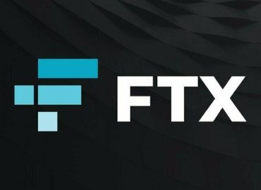 Tom Brady and Larry David Face Class Action For Endorsing FTX, Suit Alleges They Backed ‘Unregistered Securities’